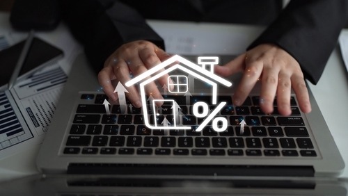 roi-real-estate-greece-2025-guide-investors