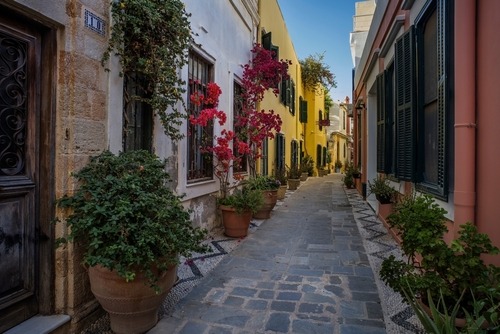 How Greece’s Long Summer Season Boosts Holiday Home Investments